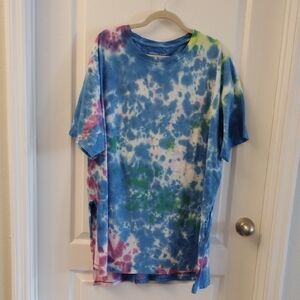 American Eagle Outfitters Tie Dye Short Sleeve Oversized Tunic Style Tee.